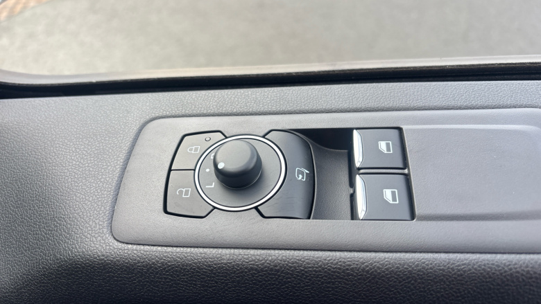 Ford Transit Custom 320 L2 Diesel Fwd 2.0 EcoBlue 136ps H1 Van Leader